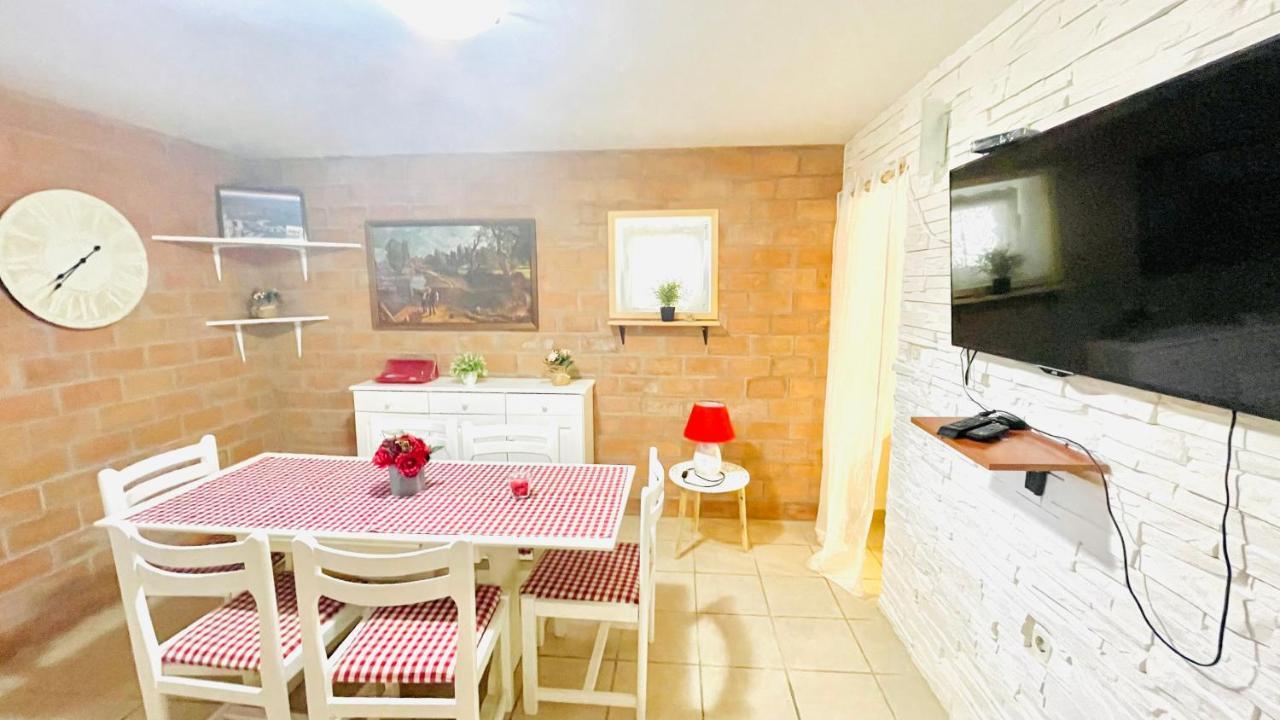 Colorful And Happy Apartment Sukosan - With Parking Bagian luar foto