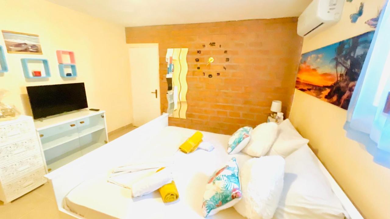 Colorful And Happy Apartment Sukosan - With Parking Bagian luar foto