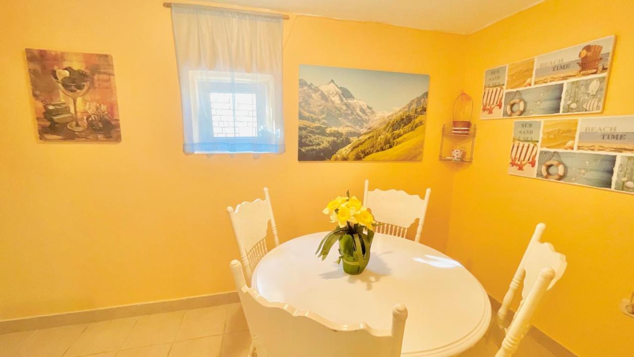 Colorful And Happy Apartment Sukosan - With Parking Bagian luar foto