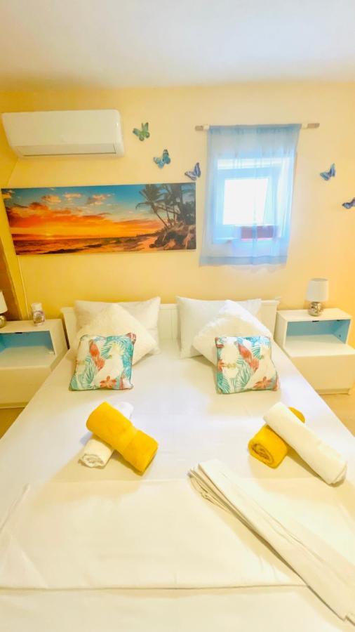 Colorful And Happy Apartment Sukosan - With Parking Bagian luar foto