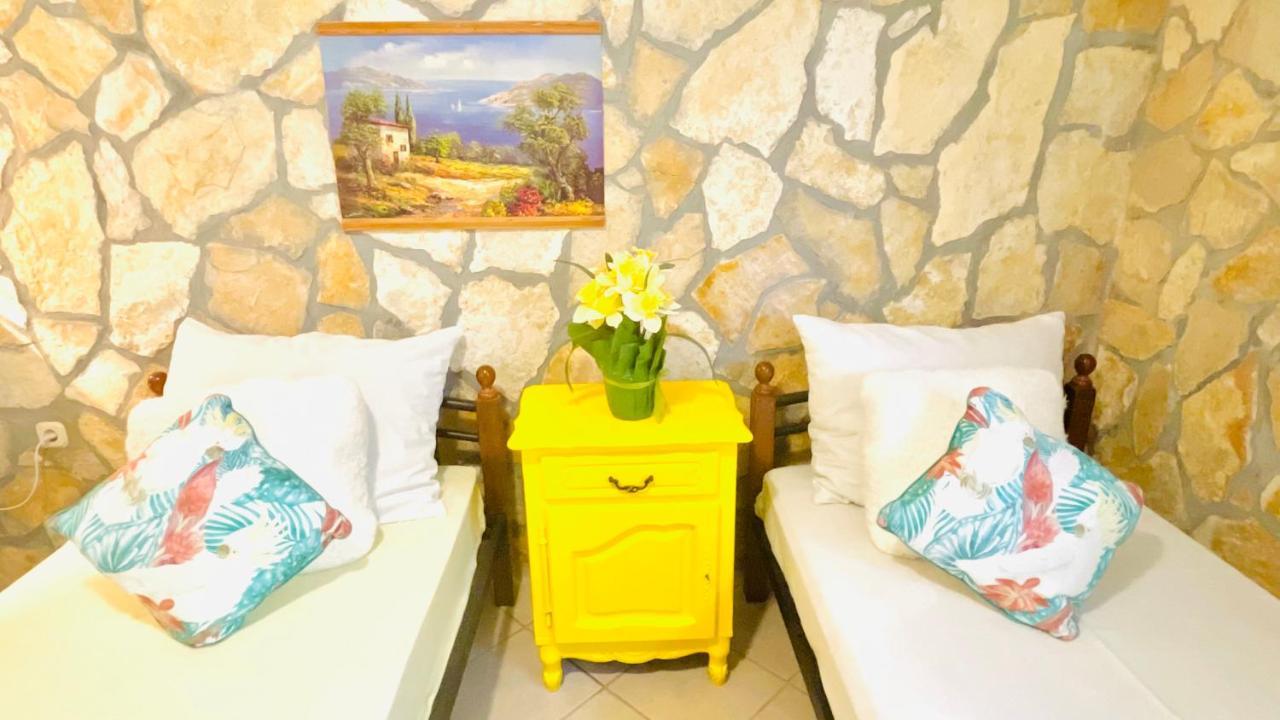 Colorful And Happy Apartment Sukosan - With Parking Bagian luar foto