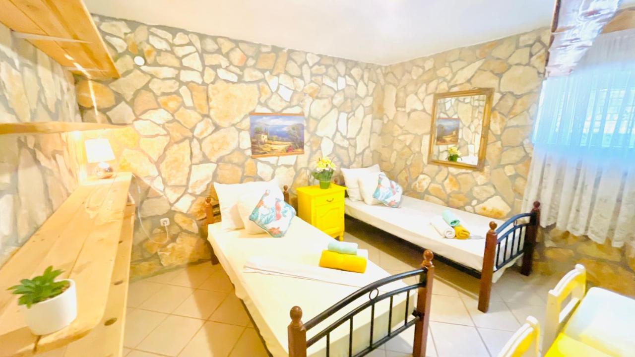 Colorful And Happy Apartment Sukosan - With Parking Bagian luar foto