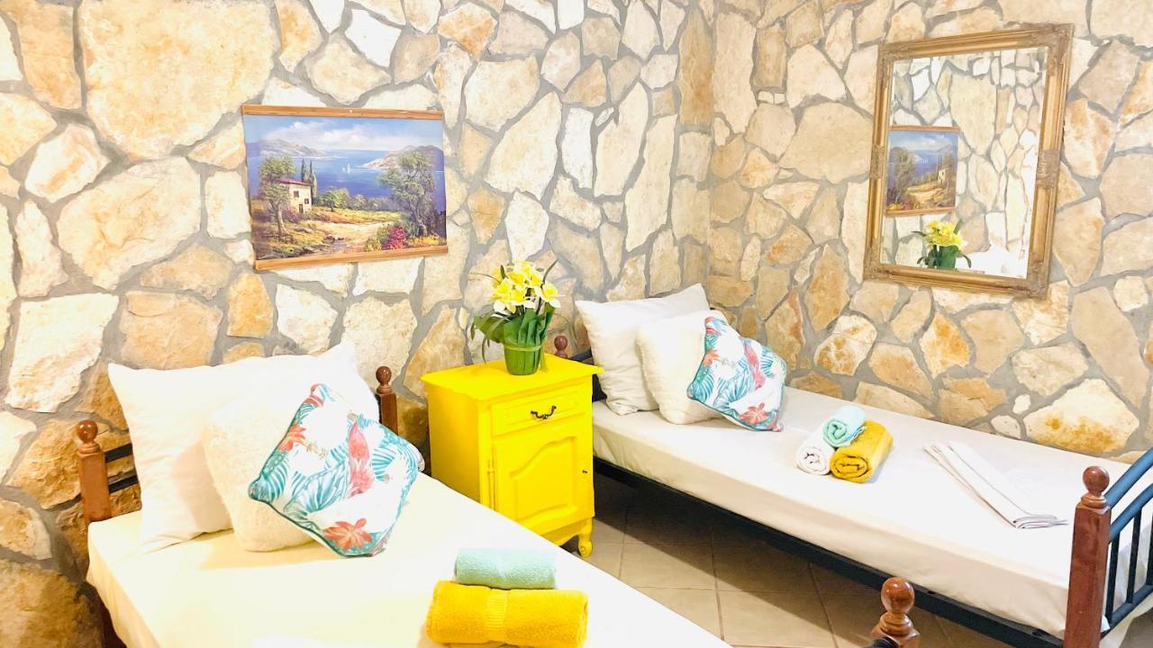 Colorful And Happy Apartment Sukosan - With Parking Bagian luar foto